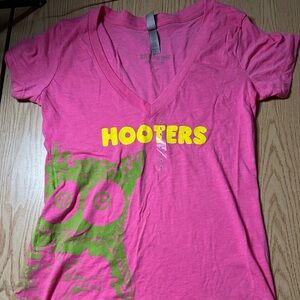 New Women’s Vintage Hooters V-Neck Tee Tampa Florida size large